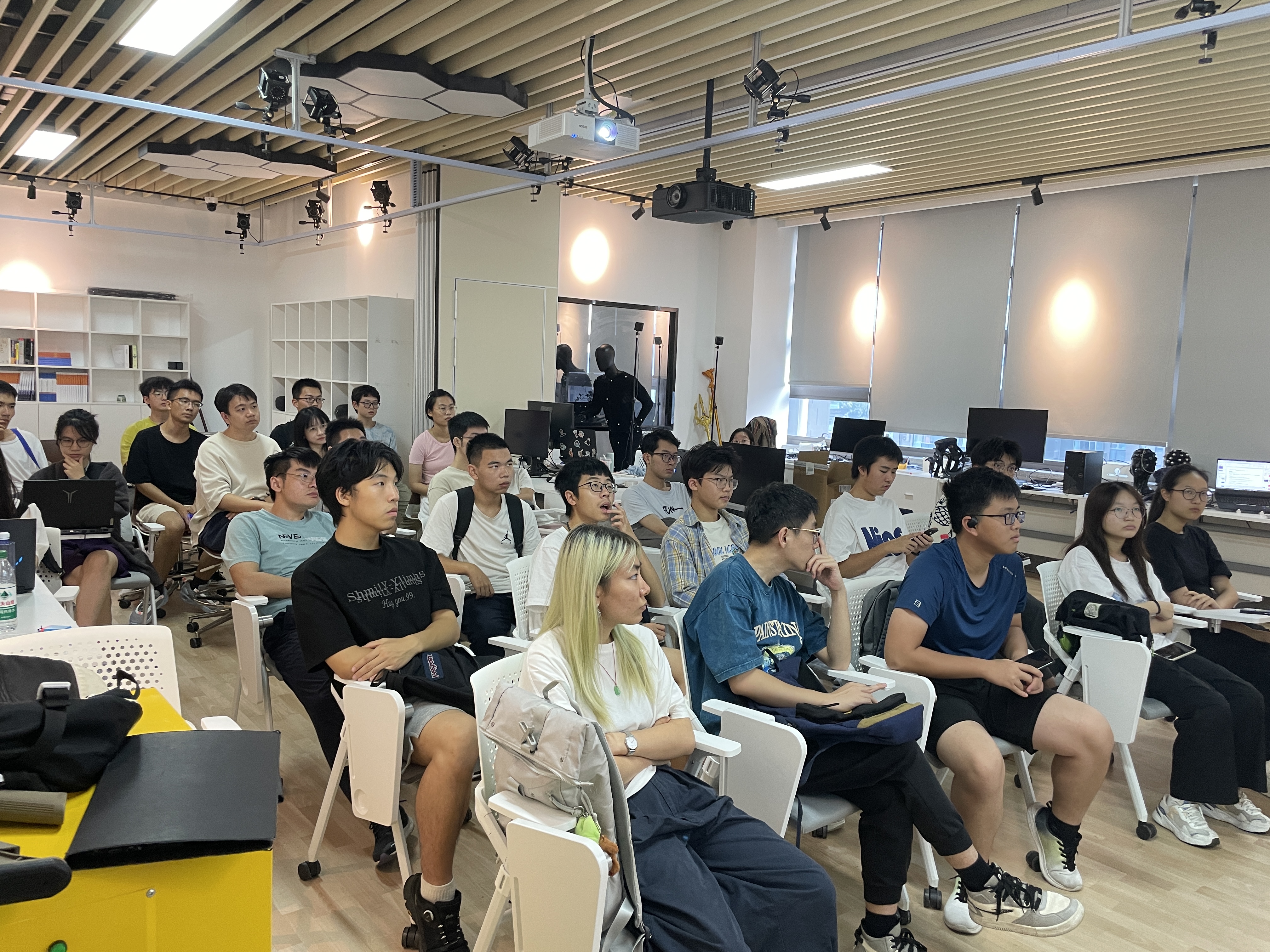 24 Tec Lecture People